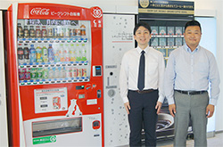コカ・コーラウエスト株式会社 ビジネスシステム統括部 佐藤崇氏 株式会社フジワーク エンジニアリング本部 システム事業部 第二システム開発課 統括リーダー 岡本彩士氏